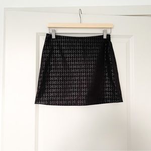VINTAGE • EXPRESS • 90’s / 2000’s black patterned reflective mini skirt